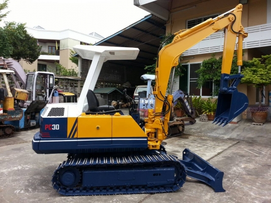 ขาย รถขุด KOMATSU รุ่น PC30-5- แทร็กเหล็ก มือสองญี่ปุ่น