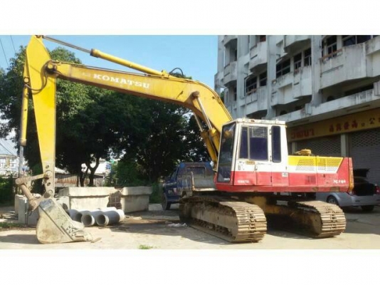ขายKOMATSU PC200-5 ตูดเเดง ไฟฟ้าเต็ม เล่มพร้อม สภาพสวยพร้อมใช้ ราคาต่อรองได้ ติดต่อที่คุณอ๊อฟ พิจิตร 086-737-9991
