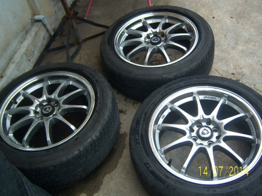 แม็กขอบ17x7  4รู100 114  พร้อมยาง 215 50 17  มี 3 วง