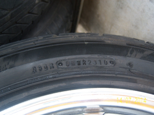 แม็กขอบ17x7  4รู100 114  พร้อมยาง 215 50 17  มี 3 วง