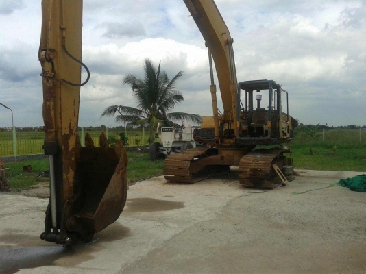 ขายKOMATSU PC200-3 บูมยาว18 เมตร สภาพสวยพร้อมใช้ ราคาต่อรองได้ ติดต่อที่คุณอ๊อฟ พิจิตร 086-737-9991