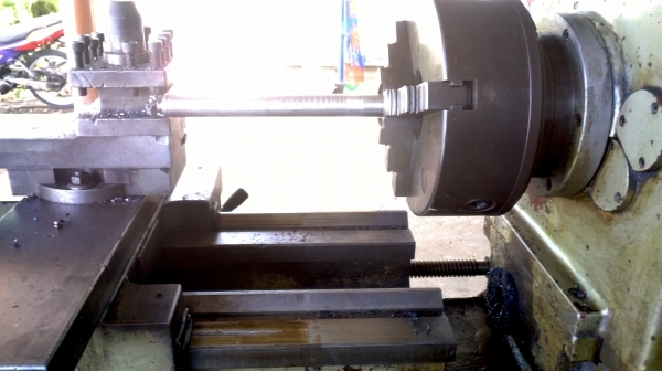 แท่นกลึง 5 ฟุต 3 เพลา เกียร์บล็อก รุ่นหนัก ฐานเหล็กหล่อ พร้อมใช้งาน ด่วน !!!! 98,000