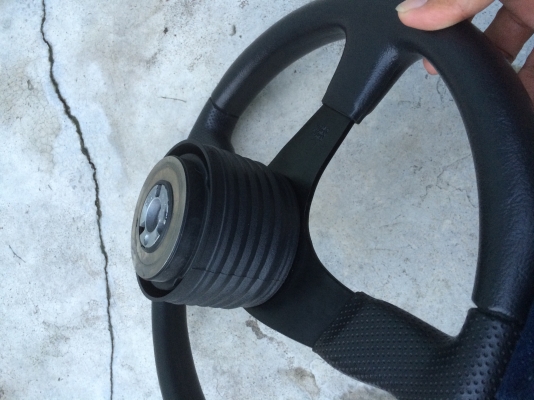 พวงมาลัย แต่ง