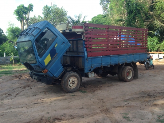 ขายรถอีซูซุ 6 ล้อ NPR- 115 กระบะยาว 4.30 เมตร เครื่อง 4BD1-115 แรงม้า F หลัง ราคา. 335,000 บาท สนใจต