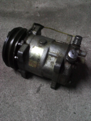 ขายคอมแอร์มือสอง สำหรับ สิบล้อ ไฟ24V 2 ตัว ขายเหมาคับ 3400 บาท