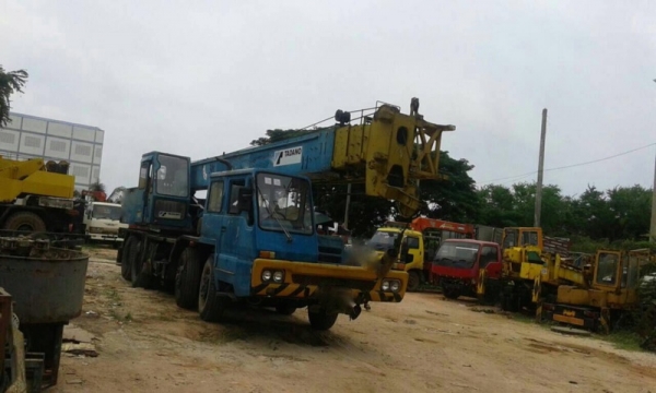 รถ 12 ล้อ ติดเครน 25 ตัน. สนใจติดต่อ 081 - 6079515 รถ 12 ล้อ ติดเครน 25 ตัน. สนใจติดต่อ 081 - 6079515