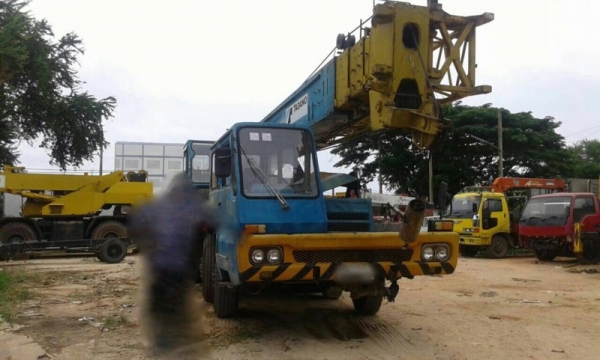 รถ 12 ล้อ ติดเครน 25 ตัน. สนใจติดต่อ 081 - 6079515 รถ 12 ล้อ ติดเครน 25 ตัน. สนใจติดต่อ 081 - 6079515