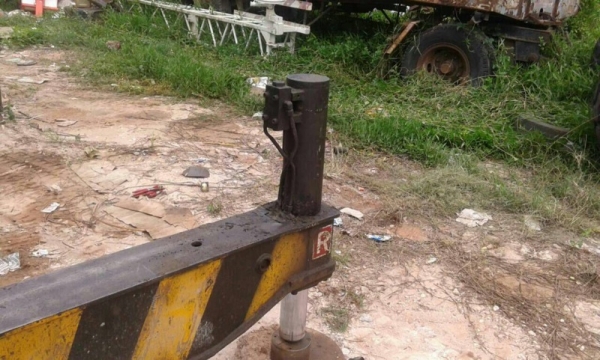 รถ 12 ล้อ ติดเครน 25 ตัน. สนใจติดต่อ 081 - 6079515 รถ 12 ล้อ ติดเครน 25 ตัน. สนใจติดต่อ 081 - 6079515