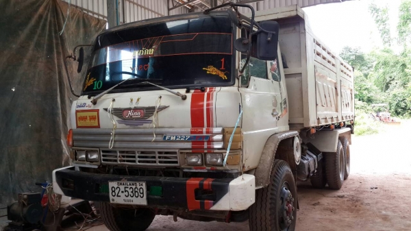 ขายด่วนHINO SUMO227สองเพลาดั้มสามิตรรอนเฉียงเบรคทิฟฟี่พวงมาลัยเพาเวอร์สภาพเยี่ยมโทร0843923995