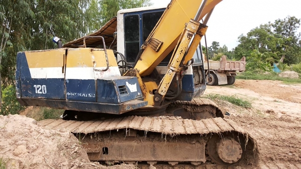 ***ขายแล้วครับขอบคุณ Truck2hand ขายแบคโฮราคาเบาๆ KOMATSU PC120-5 ยอดนิยม เครื่องเดิมปั้มเดิม คอนโทรลยาว ไฟฟ้าตัด เครื่องแน่นดี แห้งดีแรง ปั้มดีแรงดี ทำงานดีไม่โหลด เอวแน่นดีไม่มีแตก บูมอาร์มสวยไม่มีปะไม่มีดาม บุ้งกี๋สภาพดีไม่ผุ ช่วงล่าง โซ่ดีเฟรมไม่ผุ ใบแ ***ขายแล้วครับขอบคุณ Truck2hand ขายแบคโฮราคาเบาๆ KOMATSU PC120-5 ยอดนิยม เครื่องเดิมปั้มเดิม คอนโทรลยาว ไฟฟ้าตัด เครื่องแน่นดี แห้งดีแรง ปั้มดีแรงดี ทำงานดีไม่โหลด เอวแน่นดีไม่มีแตก บูมอาร์มสวยไม่มีปะไม่มีดาม บุ้งกี๋สภาพดีไม่ผุ ช่วงล่าง โซ่ดีเฟรมไม่ผุ ใบแ