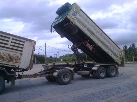 รถสิบล้อพ่วงแม่ ลูก เมก้า