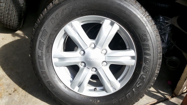 ล้อถอดป้ายแดง isuzu mu- x  ขอบ17 พร้อมยาง 255 65 17 ปี2014