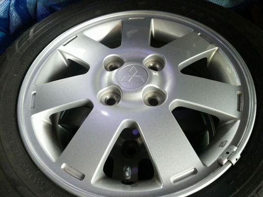 ล้อแม็กซ์ถอดป้ายแดง mitsubishi mirage พร้อมยางตุ่มดอกเต็ม
