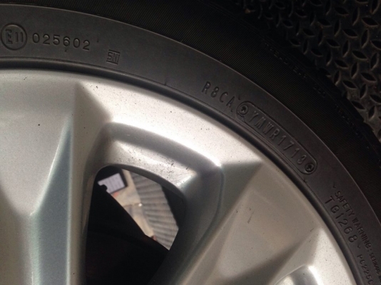 ล้อแม็ก Honda Jazz Hybrid พร้อมยาง สวยมาก ล้อแม็ก Honda Jazz Hybrid พร้อมยาง สวยมาก