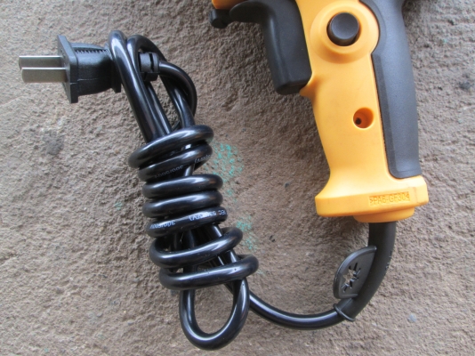 สว่านไฟฟ้า รูปทรงสวยกระทัดรัด