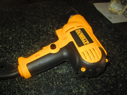 สว่านไฟฟ้า รูปทรงสวยกระทัดรัด