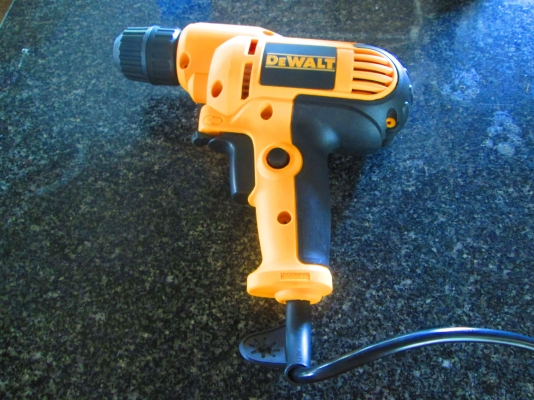 สว่านไฟฟ้า รูปทรงสวยกระทัดรัด