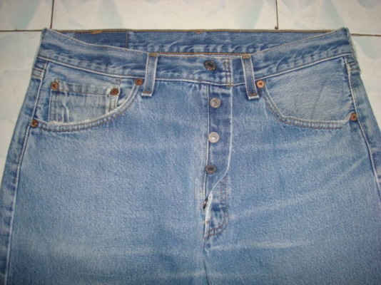 # 7927 # ยีนส์ Levi's 501 ผ้าทราย ของแท้ มือสอง เอว 33 ยาว 26 made in usa ตะเข็บสวยๆ