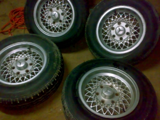 ขายล้อแม็กเรียว ขอบ15  6รู แถมยาง ถูกๆครับ