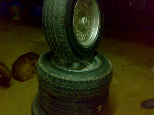 ขายล้อแม็กเรียว ขอบ15  6รู แถมยาง ถูกๆครับ