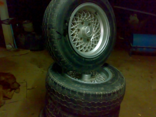 ขายล้อแม็กเรียว ขอบ15  6รู แถมยาง ถูกๆครับ