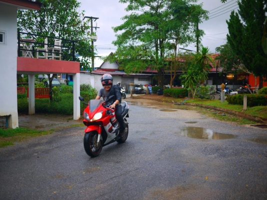ขายCBR600cc F4 ปี2002 ทะเบียน เครื่องดีมาก ภายในพร้อมลุยหน้าหนาว