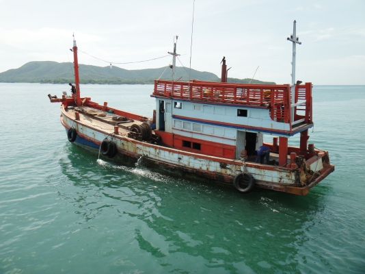 ขายเรือประมง 1 คู่ พร้อมอุปกรณ์ทำประมงครบออกหาปลาได้เลย