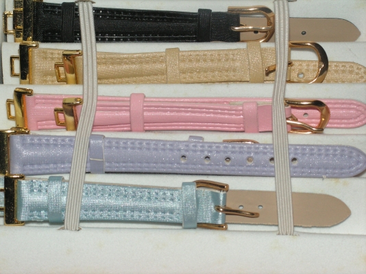 นาฬิกาผู้หญิงเป็นชุด(ขอขายเหมา) นาฬิกาผู้หญิงเป็นชุด(ขอขายเหมา)