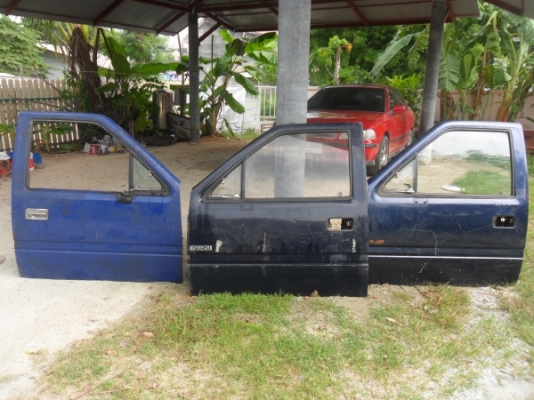 ขายประตู ISUZU มังกรทอง 3 บาน แท้ๆ เหมา 8000 บาท