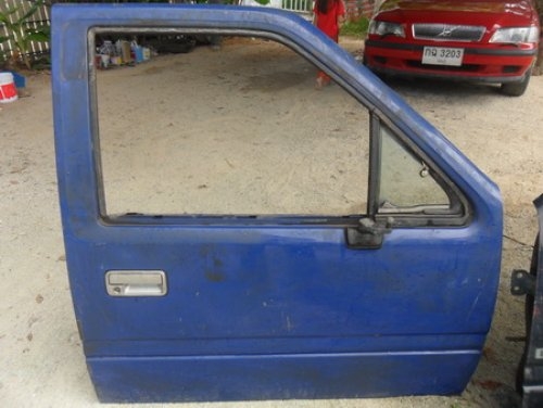 ขายประตู ISUZU มังกรทอง 3 บาน แท้ๆ เหมา 8000 บาท ขายประตู ISUZU มังกรทอง 3 บาน แท้ๆ เหมา 8000 บาท
