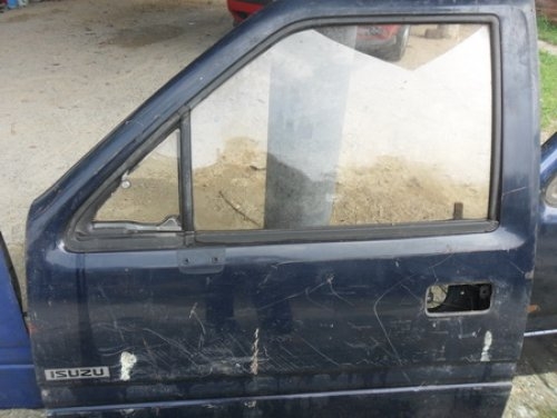 ขายประตู ISUZU มังกรทอง 3 บาน แท้ๆ เหมา 8000 บาท ขายประตู ISUZU มังกรทอง 3 บาน แท้ๆ เหมา 8000 บาท