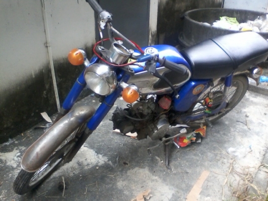 punk1994classicขายรถถูกๆซักคันYAMAHA YL2วางเครื่องSMASHมีเล่มทะเบียนโอนรถสพาดดีขี่ได้เครื่องพึ่งทำมาแรงๆๆขอเปิดราคาที่11000บาทรถอยู่ชลบุรีสนใจลดราคาได้ไม่มีปัญหาเรื่องราคาขอแค่โทรมา 087-5046004