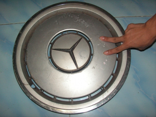 ฝาครอบกระทะล้อของเบนซ์พี่นพดลอยู่ปทุมรับไปดูเเลต่อแล้วครับ ฝาครอบกระทะล้อของเบนซ์พี่นพดลอยู่ปทุมรับไปดูเเลต่อแล้วครับ