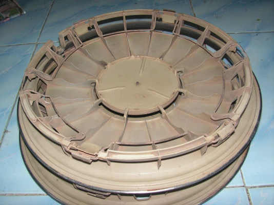 ฝาครอบกระทะล้อของเบนซ์พี่นพดลอยู่ปทุมรับไปดูเเลต่อแล้วครับ ฝาครอบกระทะล้อของเบนซ์พี่นพดลอยู่ปทุมรับไปดูเเลต่อแล้วครับ