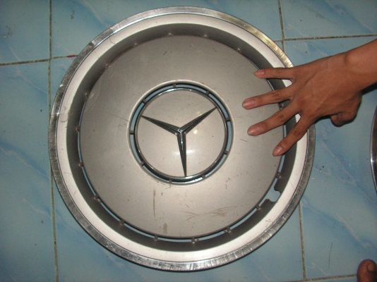 ฝาครอบกระทะล้อของเบนซ์พี่นพดลอยู่ปทุมรับไปดูเเลต่อแล้วครับ ฝาครอบกระทะล้อของเบนซ์พี่นพดลอยู่ปทุมรับไปดูเเลต่อแล้วครับ