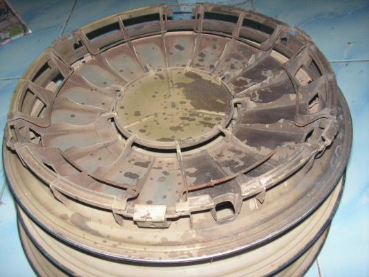 ฝาครอบกระทะล้อของเบนซ์พี่นพดลอยู่ปทุมรับไปดูเเลต่อแล้วครับ ฝาครอบกระทะล้อของเบนซ์พี่นพดลอยู่ปทุมรับไปดูเเลต่อแล้วครับ