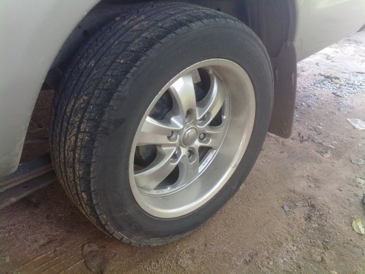 ขอขายแม็กเลนโซ่ขอบ17หกรูพร้อมยางครับ สภาพยางใช้ได้อีกหลายปีครับ สภาพแม็กก็มือ2ครับต้องมาดูเอง