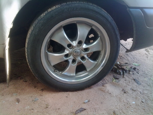 ขอขายแม็กเลนโซ่ขอบ17หกรูพร้อมยางครับ สภาพยางใช้ได้อีกหลายปีครับ สภาพแม็กก็มือ2ครับต้องมาดูเอง