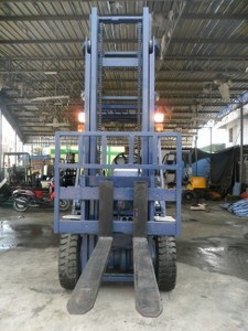 ขายโฟล์คลิฟท์2.5ตันเสาสูง4เมตรยี่ห้อKOMATSU:FD25-11สวยมากเครื่องดี,เกียร์ดีราคา280,000บาท