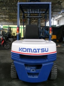 ขายโฟล์คลิฟท์2.5ตันเสาสูง4เมตรยี่ห้อKOMATSU:FD25-11สวยมากเครื่องดี,เกียร์ดีราคา280,000บาท