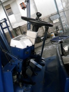 ขายโฟล์คลิฟท์2.5ตันเสาสูง4เมตรยี่ห้อKOMATSU:FD25-11สวยมากเครื่องดี,เกียร์ดีราคา280,000บาท