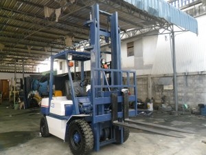 ขายโฟล์คลิฟท์2.5ตันเสาสูง4เมตรยี่ห้อKOMATSU:FD25-11สวยมากเครื่องดี,เกียร์ดีราคา280,000บาท