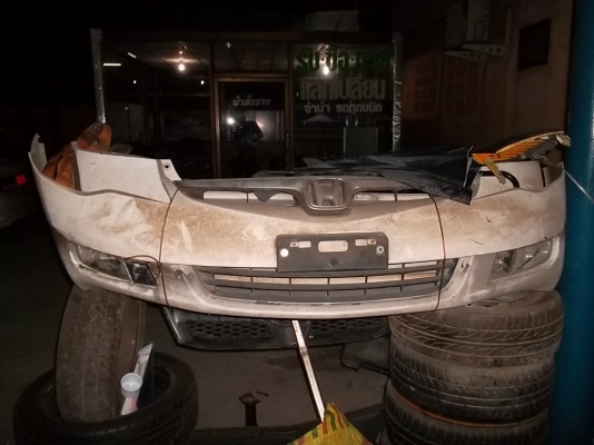 ขาย!!กันชนหน้าหลัง ฮอนด้านิวซีวิคและสปอยเลอร์ สีขาวของแท้ๆๆราคาไม่แฟง  tel.089-4810303 คุณหมู