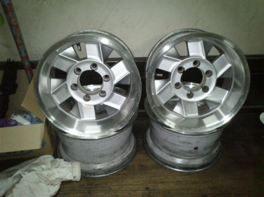 ล้อแม็ก 15 6รู กว้าง8ครึ่ง