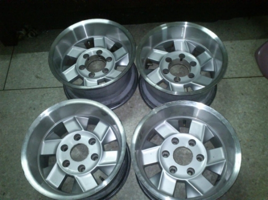 ล้อแม็ก 15 6รู กว้าง8ครึ่ง