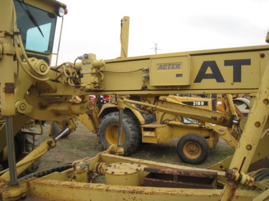 รถเกรด 140G Caterpillar 72V11xxx สเเคริฟายกลาง รถนำเข้าเอง ขายเอง ราคาไม่เเพงค่ะ