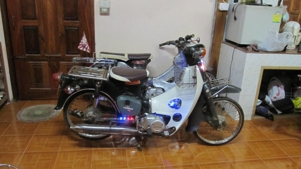 ด่วนๆๆจะเลิกเล่นแล้วครับไม่มีเวลาขี่ครับขายออกครับลดๆๆๆเหลือ15500บาท ขายชี50เดิมๆวางเครื่องPlatinum 125 สตาร์มมือครับเครื่องใหม่แกะกล่องหายห่วง no-book ออกใบซื้อขายให้ครับ รถสภาพเต็มร้อยสีเดิมๆครับยางหน้าหลังนอกในใหม่หมดครับโซ่สเตอร์แบตเตอรี่ใหม่หมดคับสวย