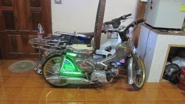 ด่วนๆลดราคาเหลือ25000บาทครับ จะเลิกเล่นแล้วครับไม่มีเวลาขี่ ขายชี70 งานตีเหล็กทั้งคันครับ วางเครื่องPlatinum 125 สตาร์มมือครับเครื่องใหม่แกะกล่องหายห่วง no-book ออกใบซื้อขายให้ครับ รถสภาพเต็มร้อยครับยางหน้าหลังนอกในใหม่หมดครับโซ่สเตอร์แบตเตอรี่ใหม่หมดคับส