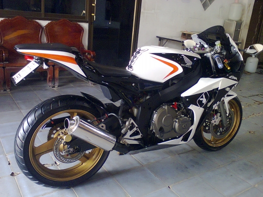 ประกาศขาย CBR400 Y89 ทะเบียนแท้ ประกาศขาย CBR400 Y89 ทะเบียนแท้