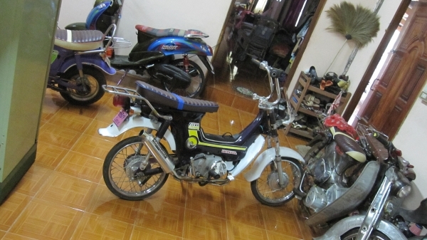 ลดๆๆๆเหลือ21000ถ้วนครับ จะเลิกเล่นแล้วครับขายๆๆขายชาลีสีม่วงครามเครื่องเวฟ110 มีเล่มเครื่องครับ ขาย21000บาทครับ แต่งสวยๆสนใจติดต่อ 080-1696651 ส่งได้ทั่วไทย